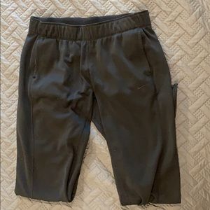 Women’s Nike Therma-Fit Sweatpants.